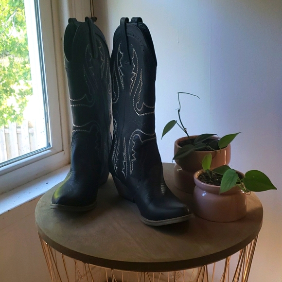 Shoes - Black Embroidered Cowboy Boots